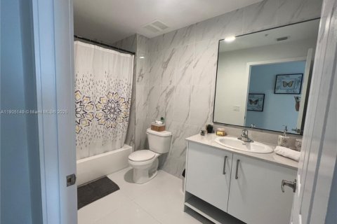 Copropriété à louer à Doral, Floride: 2 chambres, 109.9 m2 № 1956619 - photo 9