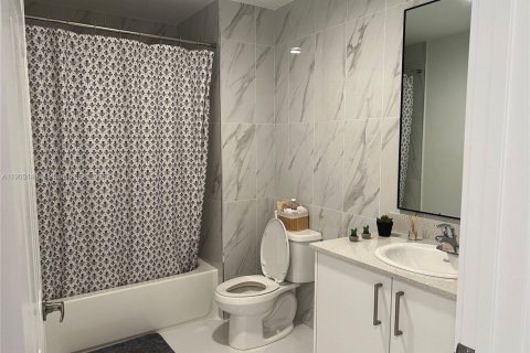 Copropriété à louer à Doral, Floride: 2 chambres, 109.9 m2 № 1956619 - photo 11