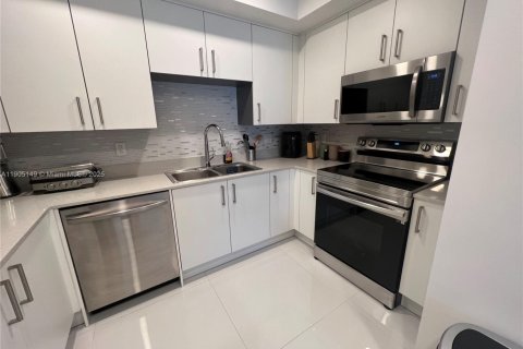 Copropriété à louer à Doral, Floride: 2 chambres, 109.9 m2 № 1956619 - photo 2