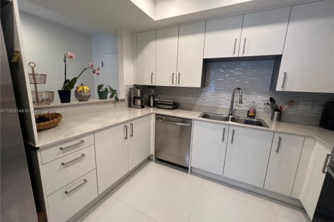 Copropriété à louer à Doral, Floride: 2 chambres, 109.9 m2 № 1956619 - photo 1