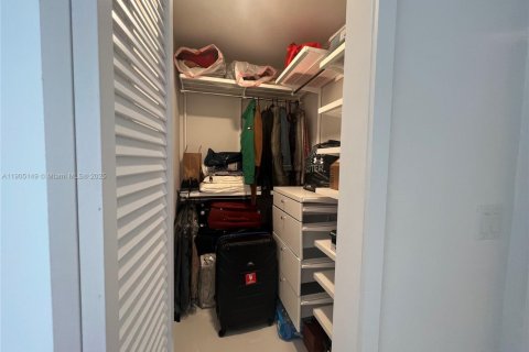 Copropriété à louer à Doral, Floride: 2 chambres, 109.9 m2 № 1956619 - photo 18