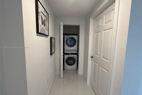 Copropriété à louer à Doral, Floride: 2 chambres, 109.9 m2 № 1956619 - photo 15