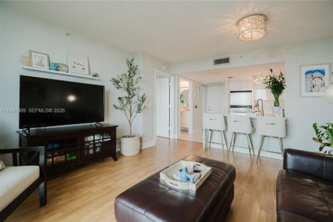 Condo in Miami, Florida, 1 bedroom  № 2048019 - photo 3