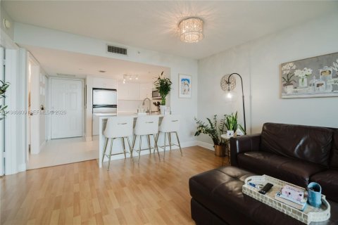 Condo in Miami, Florida, 1 bedroom  № 2048019 - photo 2