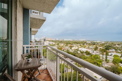 Condo in Miami, Florida, 1 bedroom  № 2048019 - photo 20
