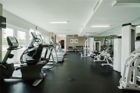 Condo in Miami, Florida, 1 bedroom  № 2048019 - photo 23