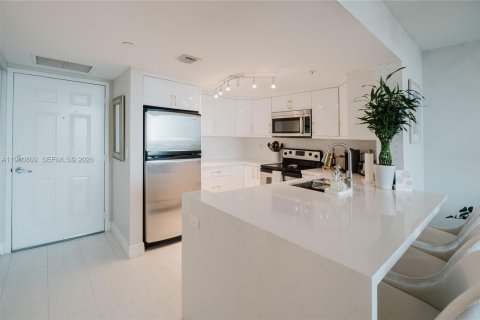 Condo in Miami, Florida, 1 bedroom  № 2048019 - photo 7
