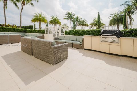 Condo in Miami, Florida, 1 bedroom  № 2048019 - photo 25