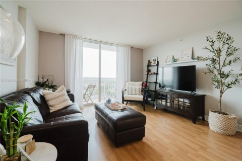 Condo in Miami, Florida, 1 bedroom  № 2048019 - photo 5