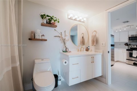 Condo in Miami, Florida, 1 bedroom  № 2048019 - photo 18