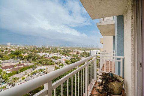 Condo in Miami, Florida, 1 bedroom  № 2048019 - photo 21