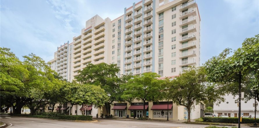 Condo in Miami, Florida, 1 bedroom  № 2048019