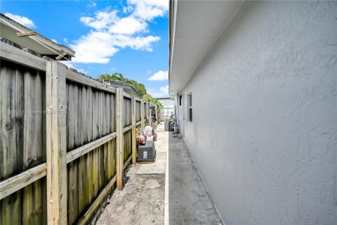 Villa ou maison à louer à Miami, Floride: 3 chambres, 83.61 m2 № 1748454 - photo 21
