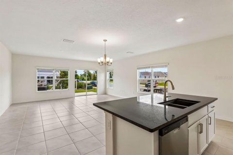Townhouse in Lake Wales, Florida 3 bedrooms, 156.54 sq.m. № 2379429 - photo 5