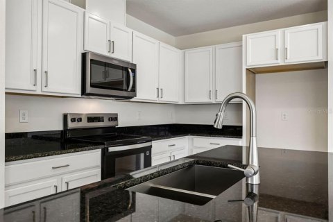 Townhouse in Lake Wales, Florida 3 bedrooms, 156.54 sq.m. № 2379429 - photo 4