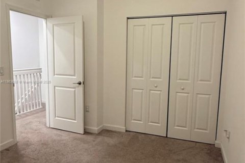 Townhouse in Miami, Florida 3 bedrooms, 130.34 sq.m. № 1891371 - photo 27