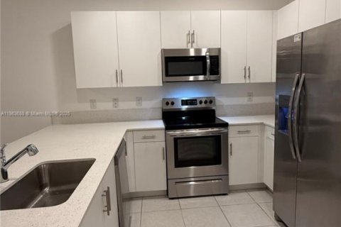 Townhouse in Miami, Florida 3 bedrooms, 130.34 sq.m. № 1891371 - photo 9