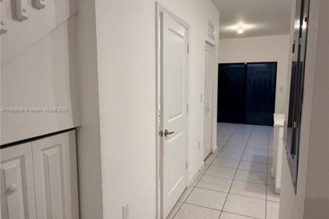 Townhouse in Miami, Florida 3 bedrooms, 130.34 sq.m. № 1891371 - photo 7