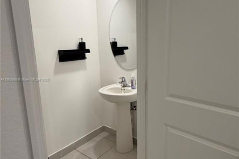 Townhouse in Miami, Florida 3 bedrooms, 130.34 sq.m. № 1891371 - photo 12