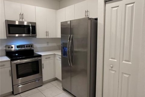 Townhouse in Miami, Florida 3 bedrooms, 130.34 sq.m. № 1891371 - photo 10