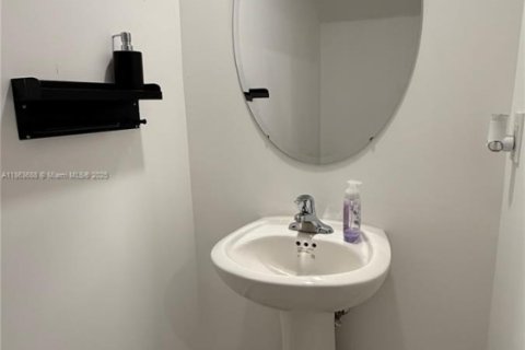 Townhouse in Miami, Florida 3 bedrooms, 130.34 sq.m. № 1891371 - photo 13