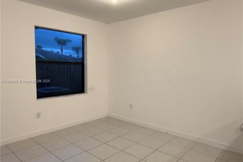 Townhouse in Miami, Florida 3 bedrooms, 130.34 sq.m. № 1891371 - photo 11