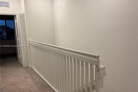 Townhouse in Miami, Florida 3 bedrooms, 130.34 sq.m. № 1891371 - photo 17