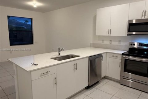 Townhouse in Miami, Florida 3 bedrooms, 130.34 sq.m. № 1891371 - photo 8