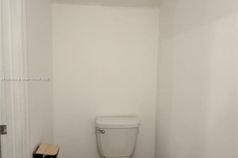 Townhouse in Miami, Florida 3 bedrooms, 130.34 sq.m. № 1891371 - photo 14