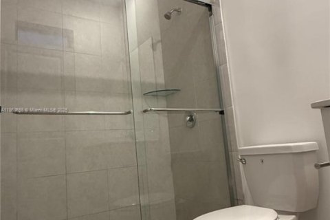 Townhouse in Miami, Florida 3 bedrooms, 130.34 sq.m. № 1891371 - photo 23