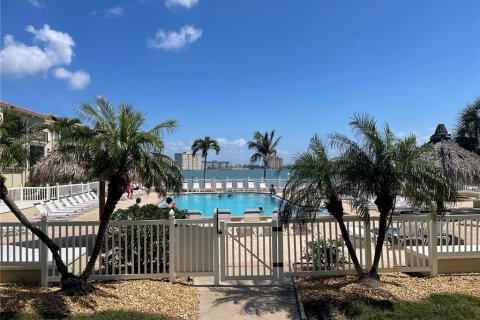 Condo in Saint Petersburg, Florida, 2 bedrooms  № 2132708 - photo 7