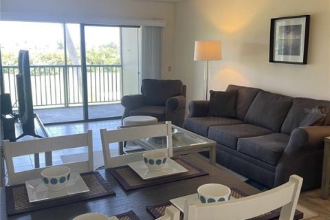 Condo in Saint Petersburg, Florida, 2 bedrooms  № 2132708 - photo 5