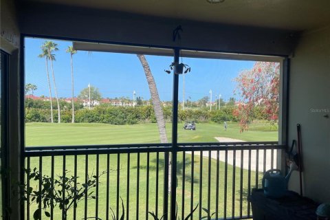 Condo in Saint Petersburg, Florida, 2 bedrooms № 2132708 - photo 11