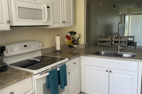 Condo in Saint Petersburg, Florida, 2 bedrooms  № 2132708 - photo 4