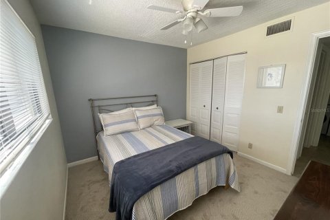 Condo in Saint Petersburg, Florida, 2 bedrooms  № 2132708 - photo 2