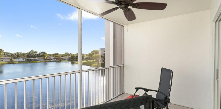 Кондоминиум с 2 спальнями в Санрайз, Флорида № 2002232