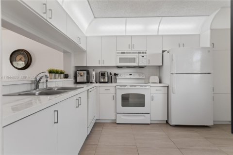 Купить кондоминиум в Санрайз, Флорида 2 спальни, 95.69м2, № 2002232 - фото 6