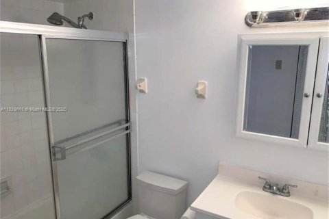 Condo in Miami, Florida, 3 bedrooms  № 1799288 - photo 13