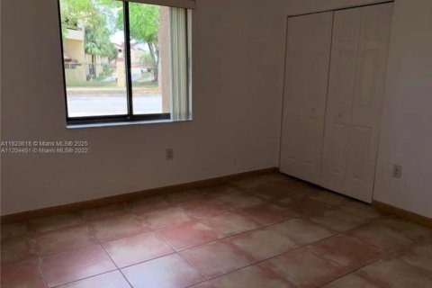 Condo in Miami, Florida, 3 bedrooms  № 1799288 - photo 5