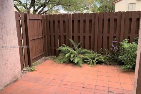 Condo in Miami, Florida, 3 bedrooms  № 1799288 - photo 9