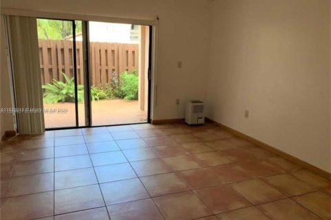 Condo in Miami, Florida, 3 bedrooms  № 1799288 - photo 8