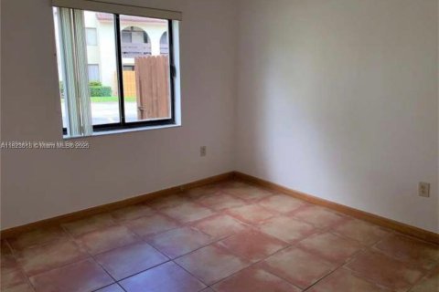 Condo in Miami, Florida, 3 bedrooms  № 1799288 - photo 15