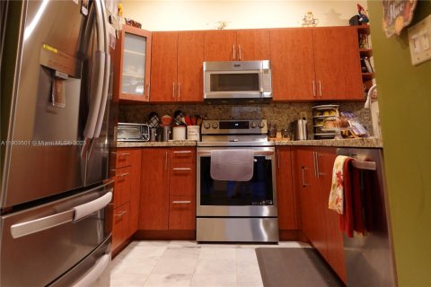 Adosado en venta en Hialeah, Florida, 3 dormitorios, 149.76 m2 № 1954956 - foto 17