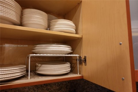 Adosado en venta en Hialeah, Florida, 3 dormitorios, 149.76 m2 № 1954956 - foto 19