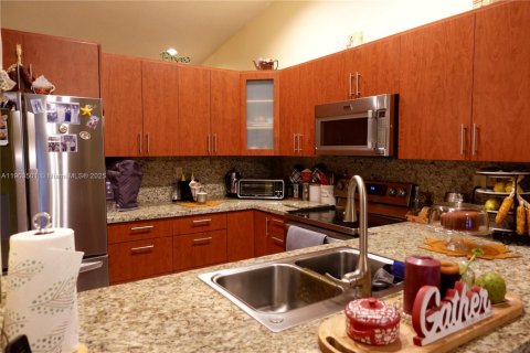 Adosado en venta en Hialeah, Florida, 3 dormitorios, 149.76 m2 № 1954956 - foto 16