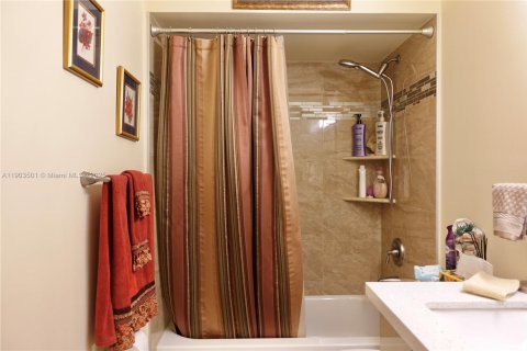 Adosado en venta en Hialeah, Florida, 3 dormitorios, 149.76 m2 № 1954956 - foto 28