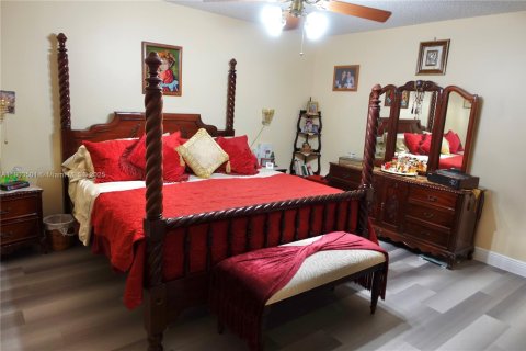 Adosado en venta en Hialeah, Florida, 3 dormitorios, 149.76 m2 № 1954956 - foto 29