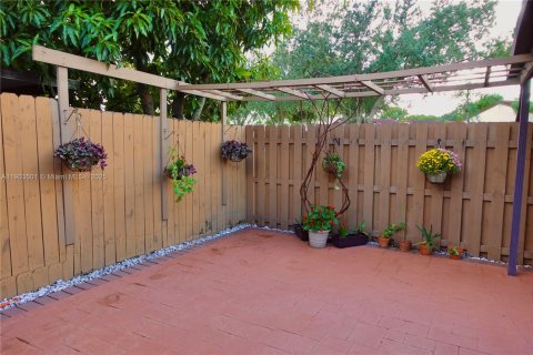 Adosado en venta en Hialeah, Florida, 3 dormitorios, 149.76 m2 № 1954956 - foto 21