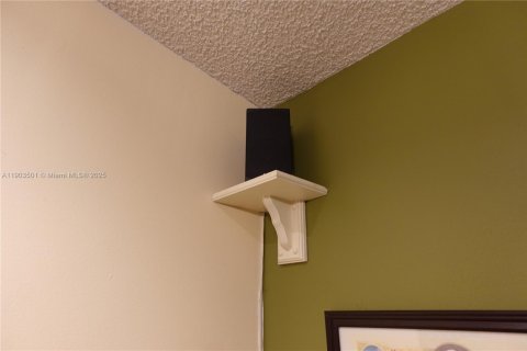 Adosado en venta en Hialeah, Florida, 3 dormitorios, 149.76 m2 № 1954956 - foto 26