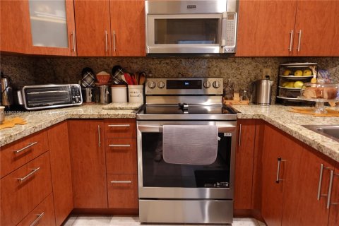 Adosado en venta en Hialeah, Florida, 3 dormitorios, 149.76 m2 № 1954956 - foto 18